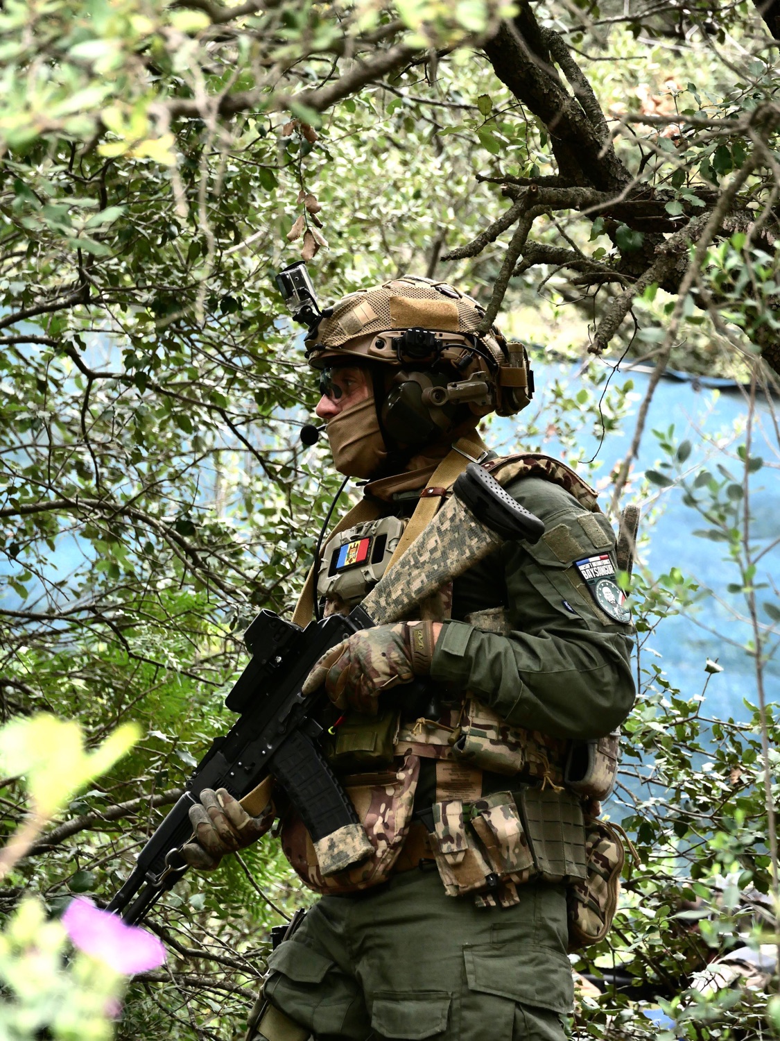 Opérateur de l'équipe Baysangur en tenue tactique